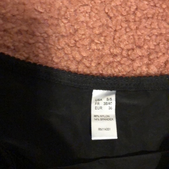 Adorable Black and Gold Ruffled Panties - Picture 3 of 4